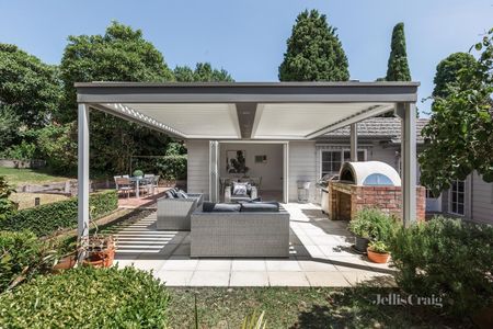 8 Elm Street, Surrey Hills - Photo 2