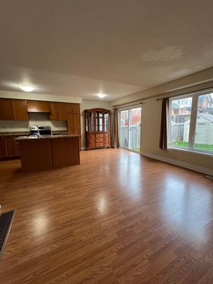 For Lease - 921 Taggart Crescent, Oshawa, Ontario - Photo 1