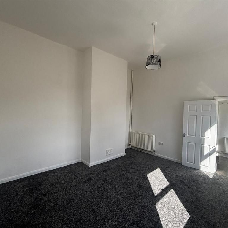 2 bedroom townhouse to rent - Photo 1