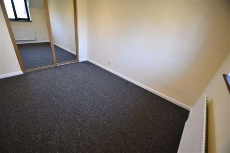 Bedroom Property In Godalming, GU7 - Photo 4