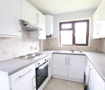 2 bedroom semi-detached bungalow to rent - Photo 3