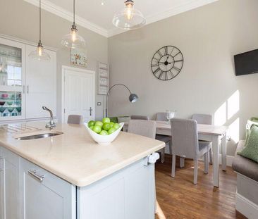 2 bedroom mews to rent - Photo 5