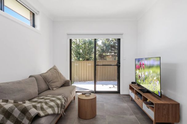 Modern & Convenient Two Bedroom Granny Flat - Photo 1