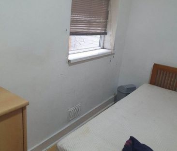 Room in a Shared House, Ilford, IG1 - Photo 2