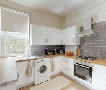 5 bedroom flat to rent - Photo 2