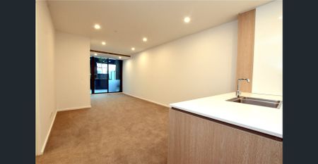NEW CONVENIENT ONE BEDROOM APARTMENT WITH PRIVATE TERRACE LOCATED IN SOUTHBANK - Photo 2