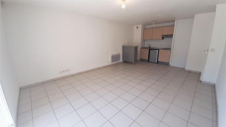 location Appartement T2 DE 47.22m² À MANTES LA VILLE - Photo 2