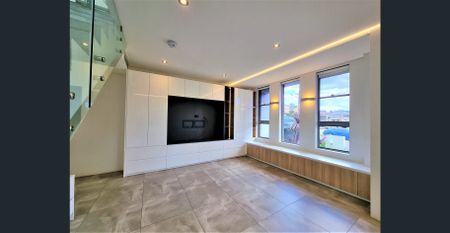 Stylish and Timeless Four Bedrooms Duplex - Photo 4