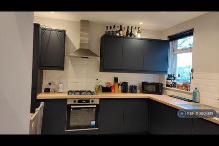 3 bedroom terraced house to rent - Photo 5