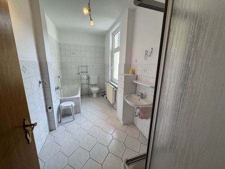 Großzügige 4-Zimmer-Wohnung mit ca. 100 m² – ruhig wohnen & stadtnah in Wilhelmshaven-Bant - Photo 2