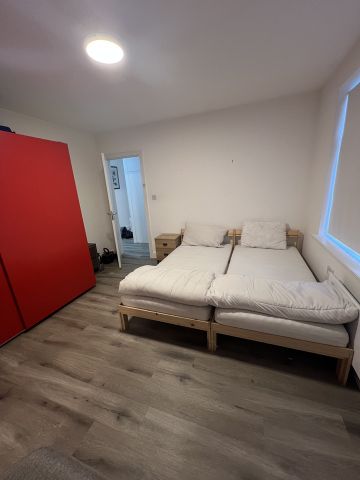 3 Bed Semi-Detached House, Headley Avenue, SM6 - Photo 4