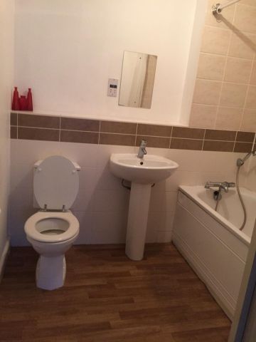 2 Bed Flat, De Havilland Court, IG1 - Photo 4