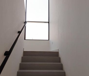 3BED MIDDLE UNIT | PRIME LOCATION NEAR AMENITIES - Photo 4