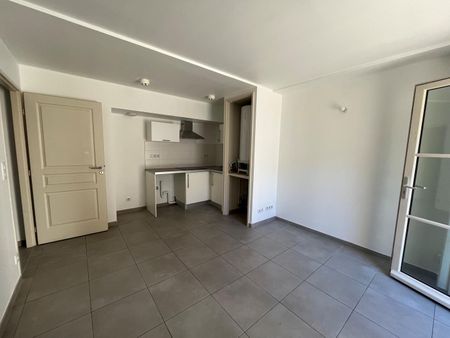 location Appartement F2 DE 33.6m² À VILLENEUVE LES AVIGNON - Photo 2