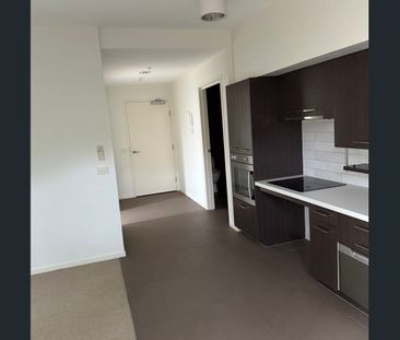 Private, Practical & Perfectly Located - Photo 2