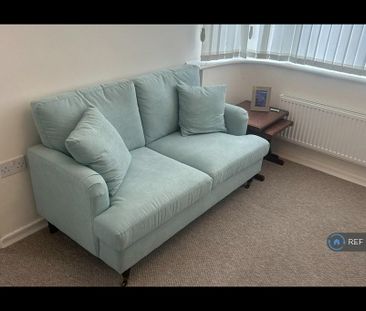 3 bedroom semi-detached house to rent - Photo 6