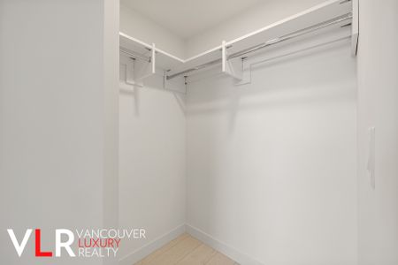 Condo in Surrey, BC - Photo 4