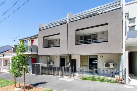 Studio Living In The Heart Of Carlton - Photo 3