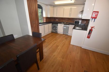 2 bedroom flat to rent - Photo 4