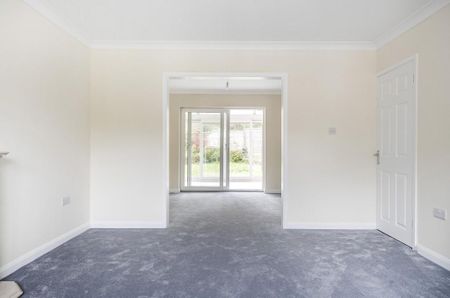 4 bedroom detached house to rent - Photo 2