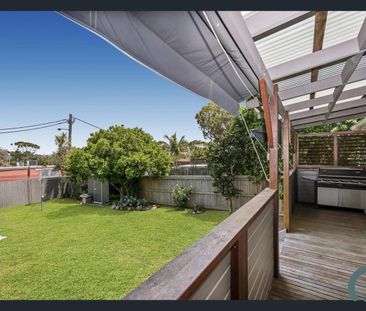 Beautifully Renovated Family Home in Prime Collaroy Plateau Location - Photo 5