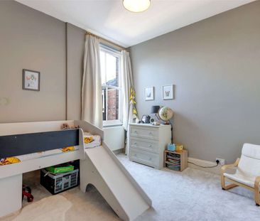An impressive four bedroom period house in a sought after location ... - Photo 6