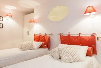 Center-Historic Jewish Quarter: Elegant apartment situated in beautiful Palazzo Nobiliare. Entrance, spacious living with original wood frescoed ceilings, large modern dining and kitchen, 4 bedrooms, 4 Baths, small terrace. #1527