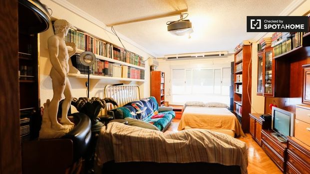 madrid, Community of Madrid 28019 - Photo 1