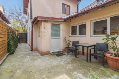 Casa Domenii 1 mai - curte - Fotografie 5