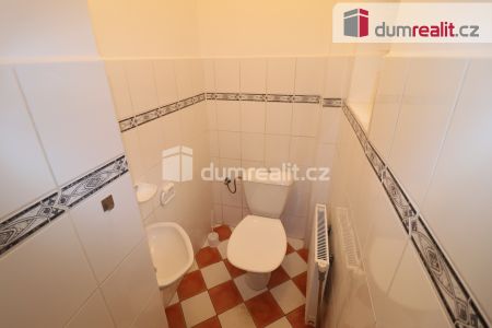Pronájem bytu 2+1 55 m², náměstí Republiky 282, Jáchymov - Photo 3