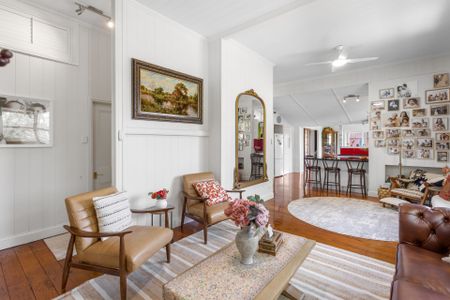 Elegant Character Living in the Heart of New Farm - Photo 3