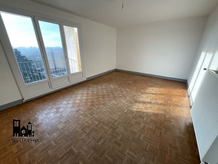 A LOUER - Bourges - T3 de 74.80m² avec balcon, parking et cave. - Photo 2