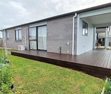 3-Bedroom Duplex– Warm, Stylish & Low Maintenance - Photo 4