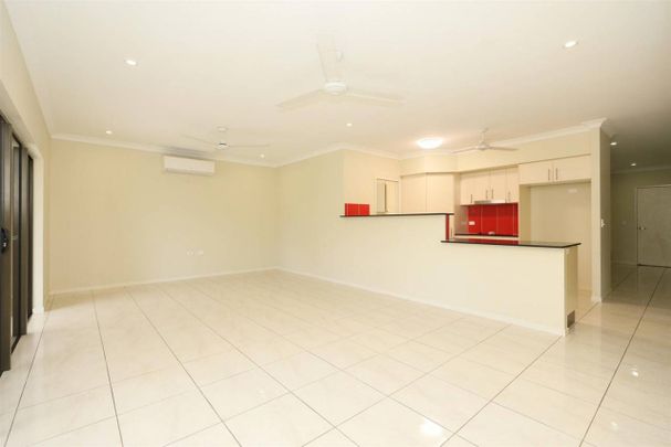Large Airconditoned Family Entertainer - Huge Patio - Double Gate Side Access - Photo 1