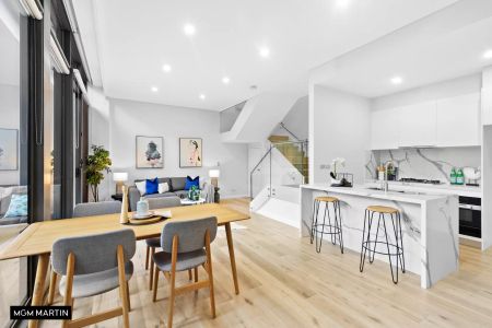 MGM MARTIN - THREE BEDROOM TERRACE STYLE APARTMENT - Photo 2