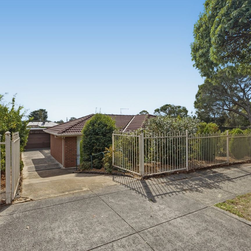 1 Lisbeth Ave , DONVALE - Photo 1
