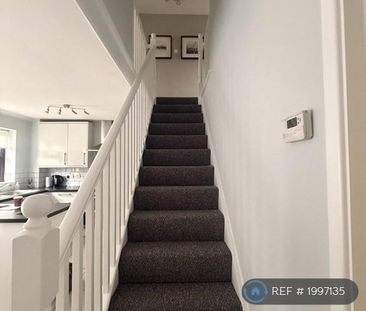 3 bedroom end of terrace house to rent - Photo 4