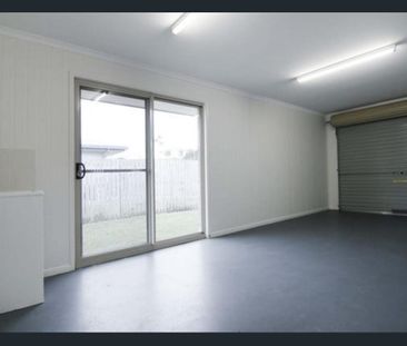 4 BEDROOM FAMILY HOME IN EIMEO - Photo 4