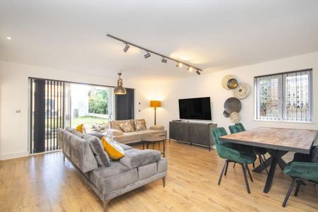 3 bedroom terraced house to rent - Photo 3