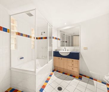 Large Apartment With Park View - Photo 6