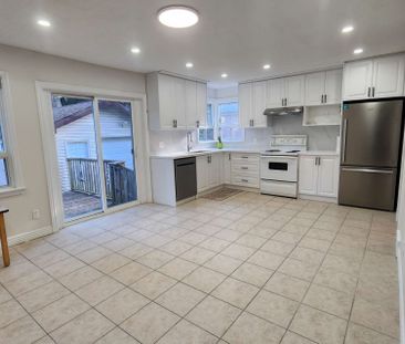 For Lease - 42 Cartier Crescent, Richmond Hill, Ontario - Photo 2