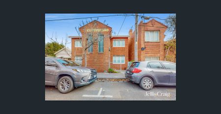 Enjoy a quiet cul-de-sac location - Photo 2