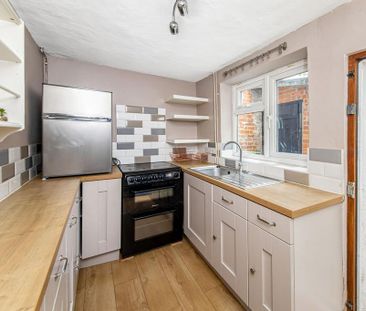 2 bedroom terraced house to rent - Photo 1