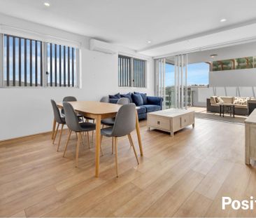 Expansive 2 Bed + Study Furnished Unit! - Photo 4