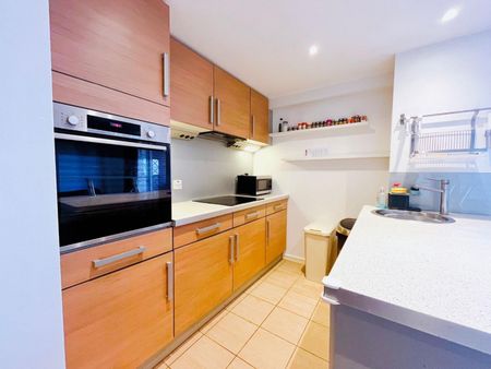 2 bedroom Flat To Let Total Size: 732 SQ FT - Photo 2