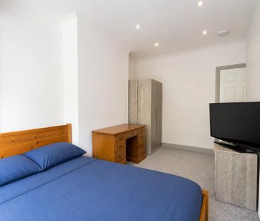 8 bedroom semi-detached house to rent - Photo 4
