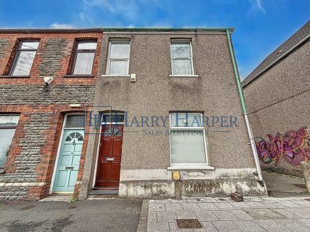 5 bedroom end of terrace house to rent - Photo 2