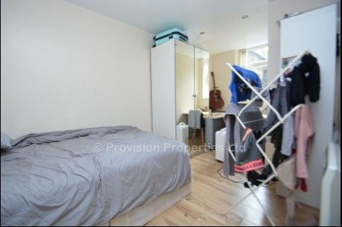 3 Bedroom Student Flats Hyde Park Leeds - Photo 1