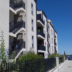 Location Appartement 2 pièces 43m² LORMONT 33310 - Photo 2