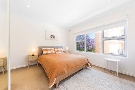 Spacious Light Filled Contemporary Living - Photo 5